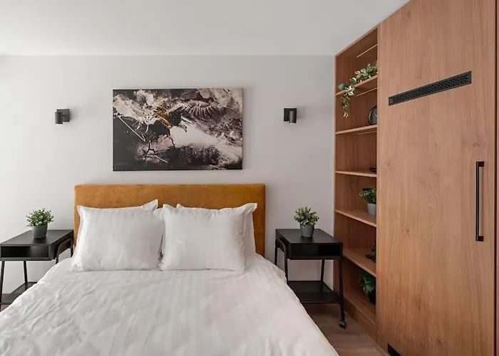 Modern Loft With Free Parking Apartment *