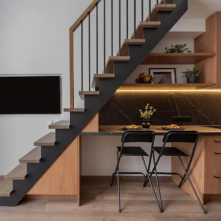 Modern Loft With Free Parking Apartmán